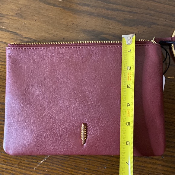 New w Tags genuine leather Thacker hands free wristlet with matching card case - Picture 9 of 12